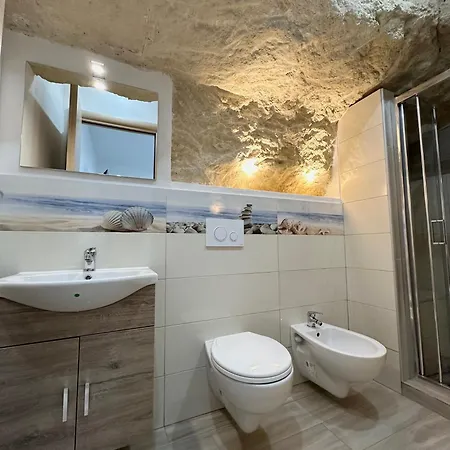 Elegant Dei Bed & Breakfast 4*